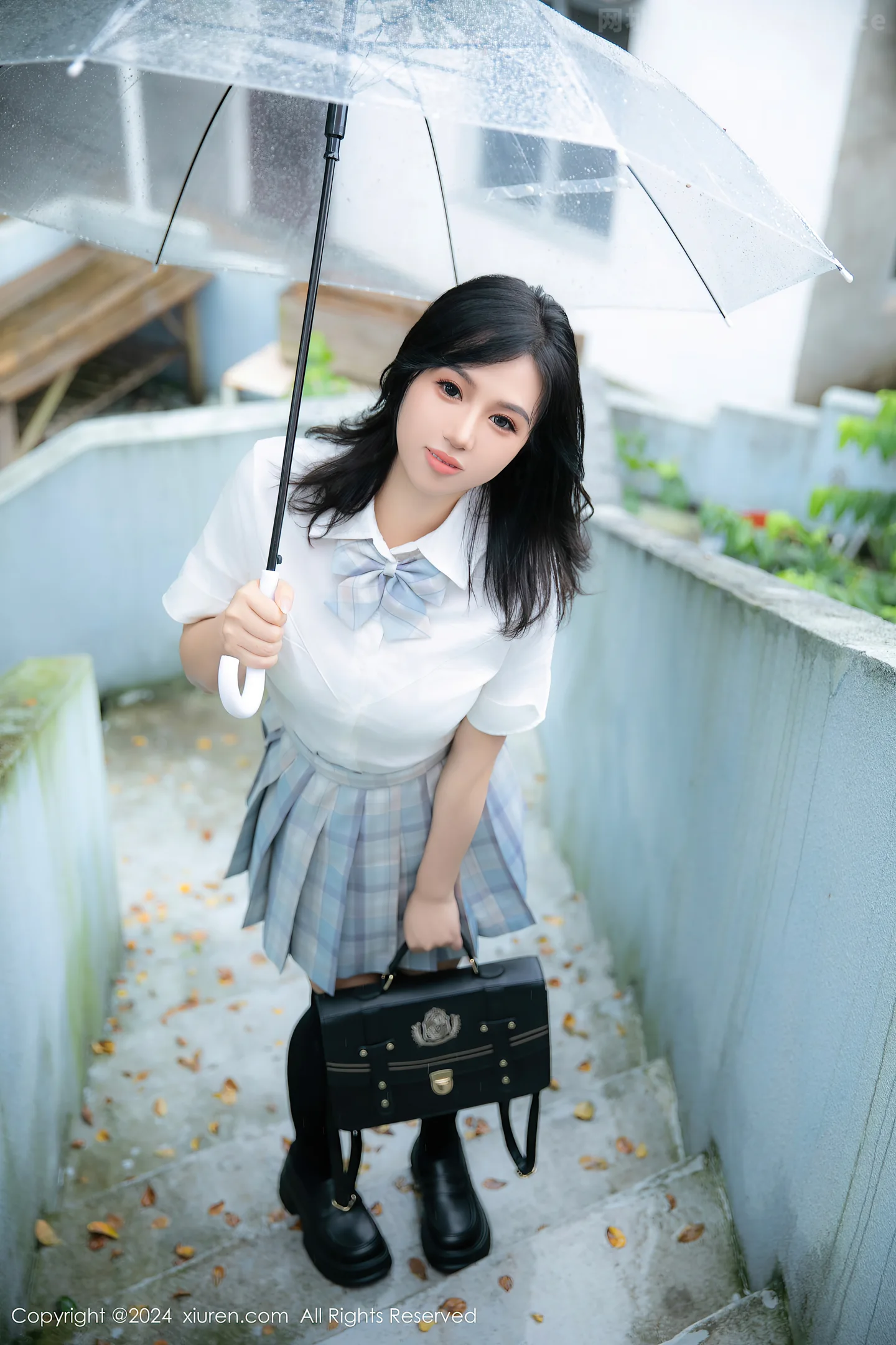 图片[3]-[XiuRen秀人网]VOL.8759 模特金小依性感白色学生装配超薄黑丝半脱秀火辣身材诱惑写真90P-秀人网官方网站